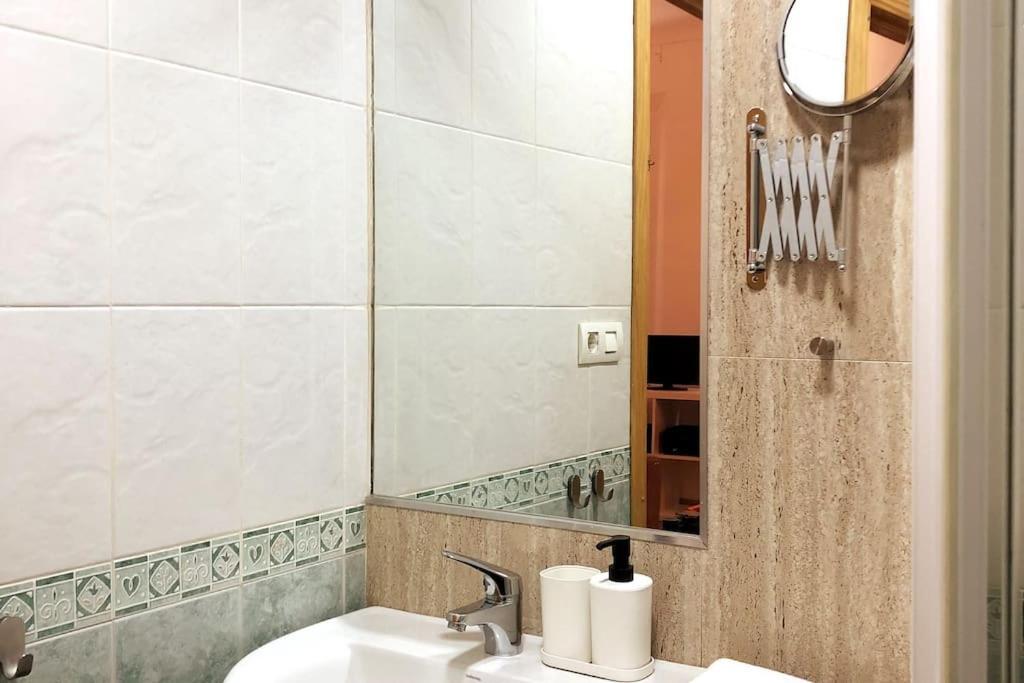 Apartamento Zacatin Centro Apartment Гранада Екстериор снимка